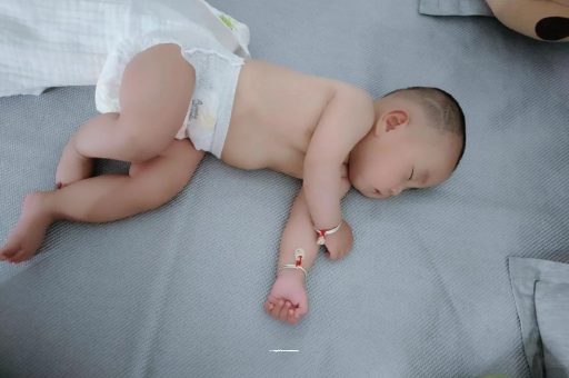 贺州宝宝流白色粘鼻涕